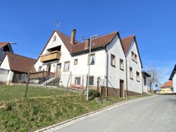 Die Schön­heit im Ver­bor­genen: Großes Ein­fa­mi­li­en­haus mit unbe­grenztem Potenzial, 78253 Eigeltingen- Rorgenwies, Bauernhaus